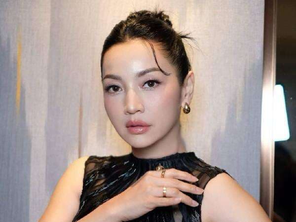 Panas! Hesti Purwadinata Sindir Roby Tremonti usai Dapat Ancaman Panas! Hesti Purwadinata Sindir Roby Tremonti usai Dapat Ancaman