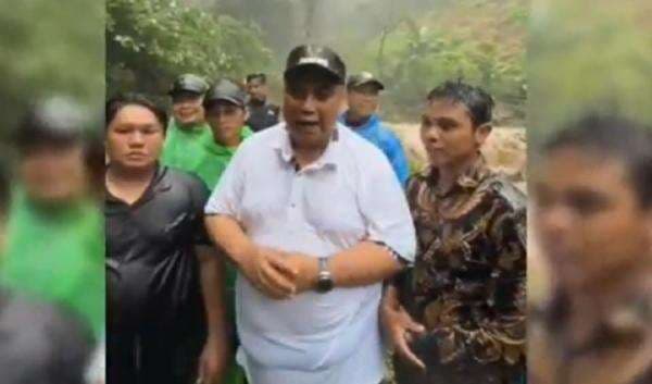 Dramatis! Bupati Maros Nyaris Diterjang Banjir Bandang saat Resmikan Sekolah Dramatis! Bupati Maros Nyaris Diterjang Banjir Bandang saat Resmikan Sekolah