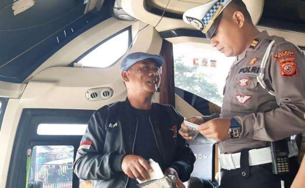 Jelang Libur Panjang Sejumlah Angkutan Umum di Garut Diperiksa Uji Kelayakan Jelang Libur Panjang Sejumlah Angkutan Umum di Garut Diperiksa Uji Kelayakan