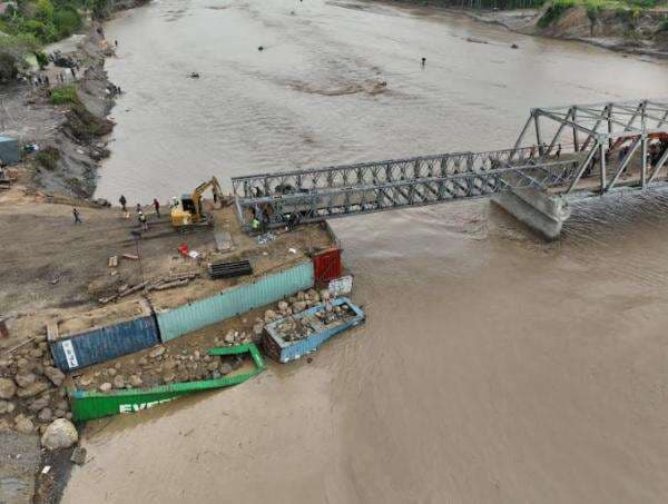 Banjir Bandang Sumatera, Seskab Teddy: Bireun dan Aceh Tengah Kini Kembali Terhubung Banjir Bandang Sumatera, Seskab Teddy: Bireun dan Aceh Tengah Kini Kembali Terhubung