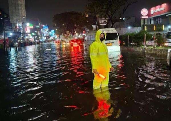 Hujan Lebat di Depok, Jalan Margonda Banjir Bikin Lalin Macet Horor Hujan Lebat di Depok, Jalan Margonda Banjir Bikin Lalin Macet Horor