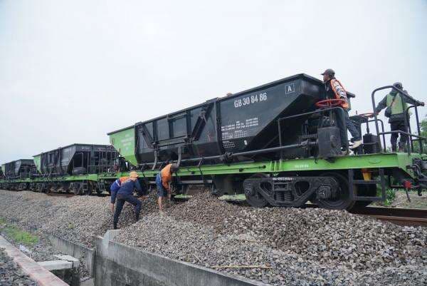 Box Culvert hingga Perancah Besi, Solusi KAI untuk Rel Tergerus Banjir di Grobogan Box Culvert hingga Perancah Besi, Solusi KAI untuk Rel Tergerus Banjir di Grobogan