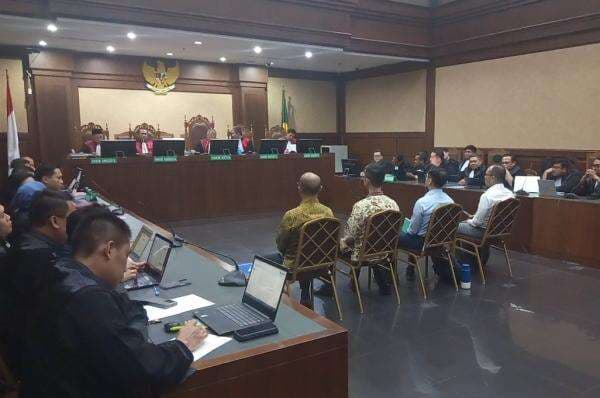 Eks Dirut Pertamina Patra Niaga Riva Siahaan Didakwa Rugikan Negara Rp285 Triliun Eks Dirut Pertamina Patra Niaga Riva Siahaan Didakwa Rugikan Negara Rp285 Triliun