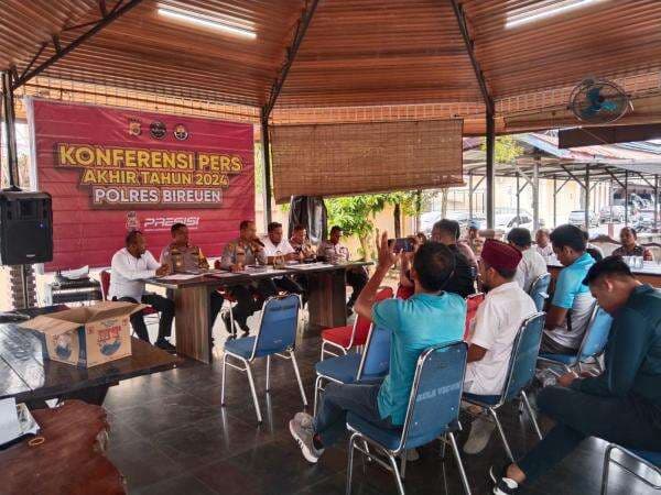 Polres Bireuen Gelar Konferensi Pers Akhir Tahun 2024, Sejumlah Kasus Kriminal Berhasil Diungkap Polres Bireuen Gelar Konferensi Pers Akhir Tahun 2024, Sejumlah Kasus Kriminal Berhasil Diungkap