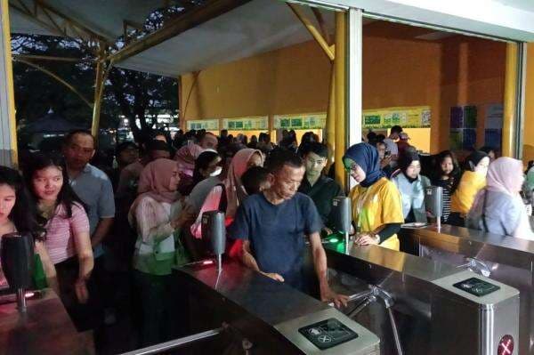 Suasana Taman Margasatwa Ragunan Malam Ini, Diserbu Masyarakat! Suasana Taman Margasatwa Ragunan Malam Ini, Diserbu Masyarakat!