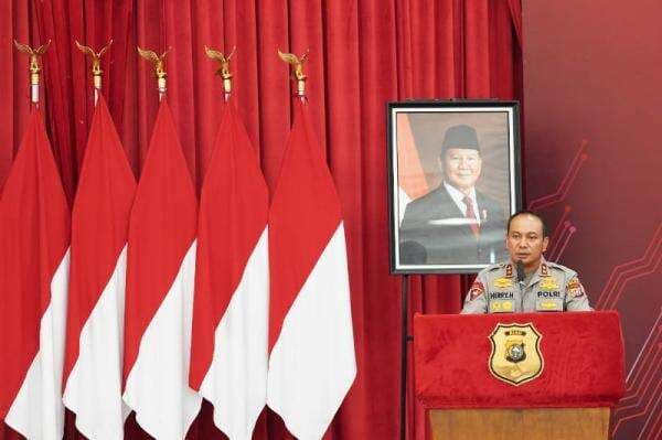 Kapolda Riau Perintahkan Sikat Preman dan Ormas Pembuat Onar, Minta Polres Bentuk Tim Khusus Kapolda Riau Perintahkan Sikat Preman dan Ormas Pembuat Onar, Minta Polres Bentuk Tim Khusus