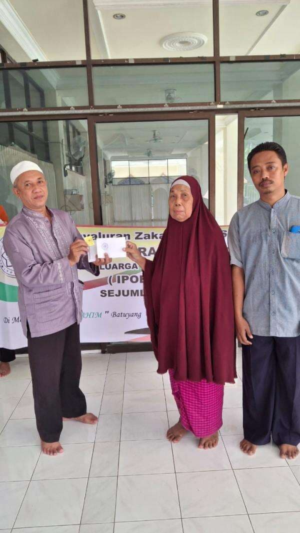 Ikatan Keluarga Besar Pohgading Batuyang Salurkan Zakat, Infaq, dan Sadaqoh di Lombok Timur Ikatan Keluarga Besar Pohgading Batuyang Salurkan Zakat, Infaq, dan Sadaqoh di Lombok Timur