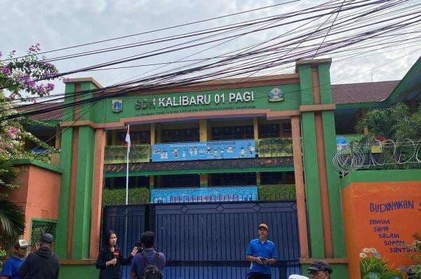 Siswa SDN Kalibaru 01 Jakut Belajar Daring usai Mobil MBG Tabrak Kerumunan Murid Siswa SDN Kalibaru 01 Jakut Belajar Daring usai Mobil MBG Tabrak Kerumunan Murid