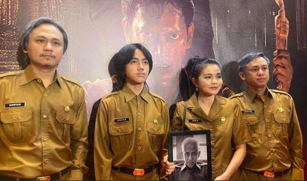 3 Putra Epy Kusnandar Kompak Pakai Baju PNS, Karina Ranau: Keinginan Terakhir Almarhum 3 Putra Epy Kusnandar Kompak Pakai Baju PNS, Karina Ranau: Keinginan Terakhir Almarhum