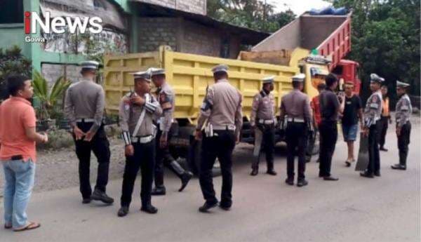 Patroli Simpatik Satlantas Polres Gowa, Puluhan Mobil Truk Berhasil Ditertibkan Patroli Simpatik Satlantas Polres Gowa, Puluhan Mobil Truk Berhasil Ditertibkan