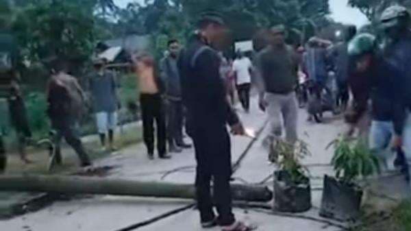 Tragis! Ibu dan Anak Tewas Tertimpa Tiang Listrik di Binjai Tragis! Ibu dan Anak Tewas Tertimpa Tiang Listrik di Binjai