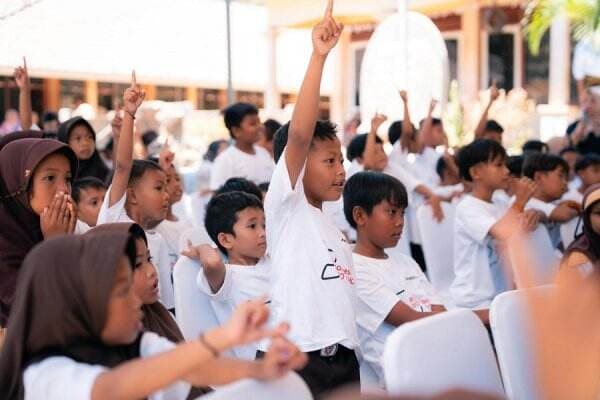 Pembalap Moto2 dan Moto3 Edukasi Anak Sekolah Keselamatan Berkendara Sejak Dini Pembalap Moto2 dan Moto3 Edukasi Anak Sekolah Keselamatan Berkendara Sejak Dini