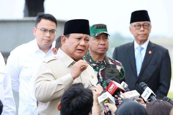 Prabowo Larang Pejabat Kirim Karangan Bunga Ultah, Lebih Baik Uangnya untuk Bantu Masyarakat Prabowo Larang Pejabat Kirim Karangan Bunga Ultah, Lebih Baik Uangnya untuk Bantu Masyarakat
