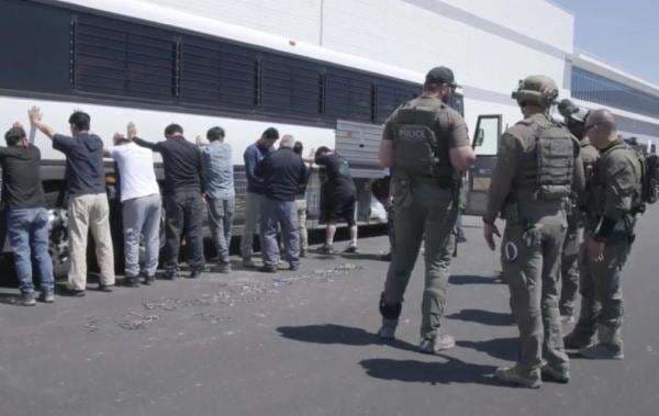 Operasi Imigrasi Terbesar AS Tangkap Ratusan Pekerja Korsel, Hyundai Jadi Target Pertama? Operasi Imigrasi Terbesar AS Tangkap Ratusan Pekerja Korsel, Hyundai Jadi Target Pertama?