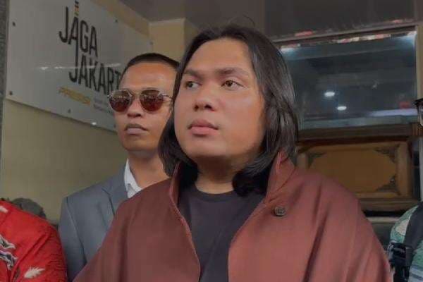 Bantah Nikmati Uang Jemaah Hanania, Keanu AGL Serahkan Rekening Koran ke Polisi Bantah Nikmati Uang Jemaah Hanania, Keanu AGL Serahkan Rekening Koran ke Polisi