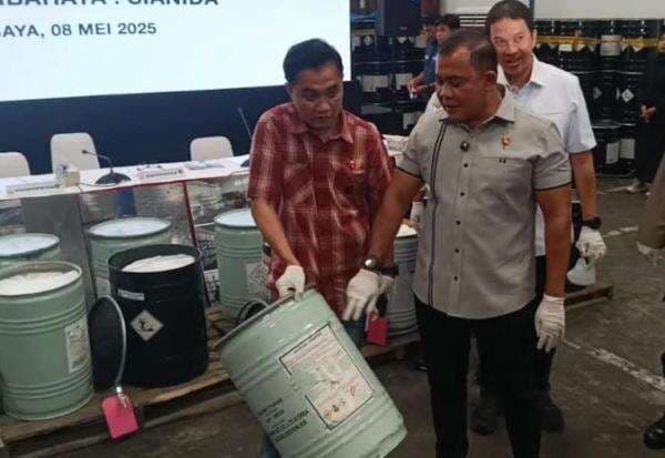 Bareskrim Polri Ungkap Perdagangan Sianida Ilegal Beromzet Puluhan Miliar Bareskrim Polri Ungkap Perdagangan Sianida Ilegal Beromzet Puluhan Miliar