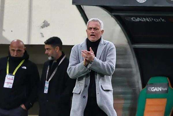 Jose Mourinho Diisukan Mudik Usai Dipecat Fenerbahce, Latih FC Porto? Jose Mourinho Diisukan Mudik Usai Dipecat Fenerbahce, Latih FC Porto?