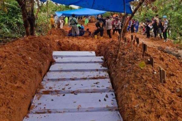 24 Jenazah Tak Teridentifikasi Korban Banjir dan Longsor di Sumbar Dimakamkan Massal 24 Jenazah Tak Teridentifikasi Korban Banjir dan Longsor di Sumbar Dimakamkan Massal