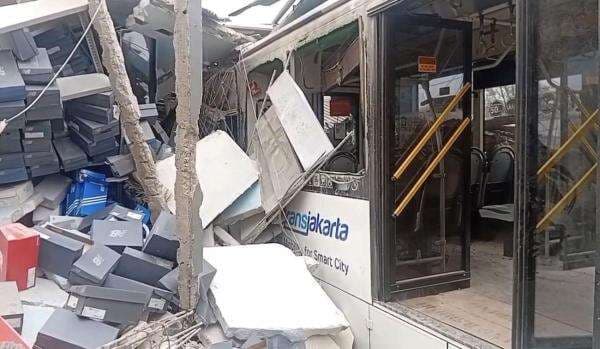 Transjakarta Libatkan KNKT Usai Rentetan Insiden Kecelakaan Bus Transjakarta Libatkan KNKT Usai Rentetan Insiden Kecelakaan Bus