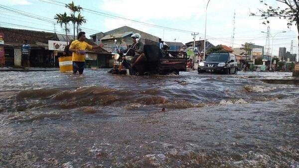 Waspada! Banjir Rob Intai 12 Wilayah Pesisir Utara Jakarta Waspada! Banjir Rob Intai 12 Wilayah Pesisir Utara Jakarta