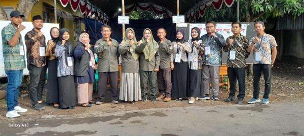 Serba Serbi Pilkada Indramayu, KPPS Gunakan Aksesoris hingga Batik Khas Lokal Serba Serbi Pilkada Indramayu, KPPS Gunakan Aksesoris hingga Batik Khas Lokal