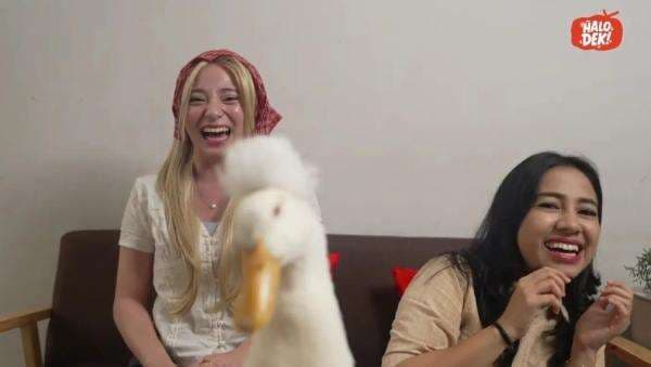 Pertama Kali Bareng Feliciwa, Azia Riza Bikin Prank Tergila di HALO, DEK! Pertama Kali Bareng Feliciwa, Azia Riza Bikin Prank Tergila di HALO, DEK!