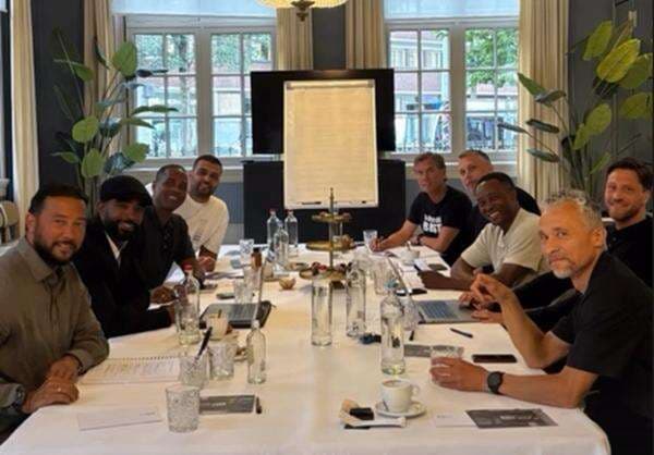 Patrick Kluivert dengan Tim Pelatih Timnas Indonesia Sibuk Rapat di Belanda,Jelang Drawing Putaran 4 Patrick Kluivert dengan Tim Pelatih Timnas Indonesia Sibuk Rapat di Belanda,Jelang Drawing Putaran 4