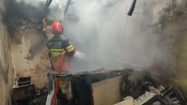 Tabung Gas Bocor, Rumah Makan di Bogor Selatan Hangus Terbakar Tabung Gas Bocor, Rumah Makan di Bogor Selatan Hangus Terbakar