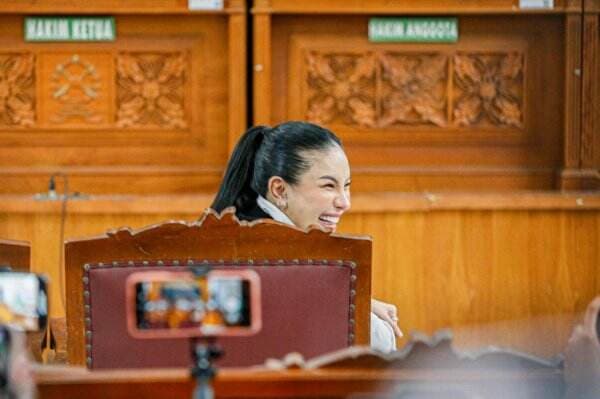 Panas! Nikita Mirzani Sebut Hukum di Indonesia Lucu, Ini Penyebabnya Panas! Nikita Mirzani Sebut Hukum di Indonesia Lucu, Ini Penyebabnya