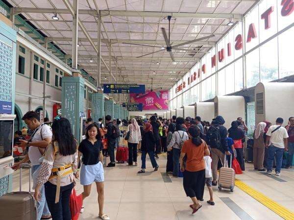 53 Ribu Penumpang KA Tiba di Jakarta, KAI: Hari Ini Angka Tertinggi Kedatangan 53 Ribu Penumpang KA Tiba di Jakarta, KAI: Hari Ini Angka Tertinggi Kedatangan