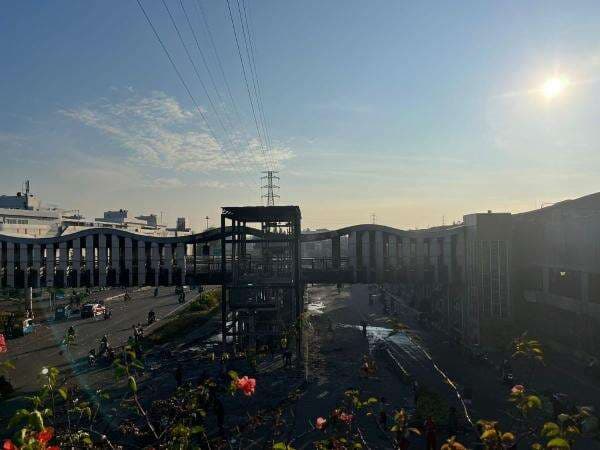 Tujuh Halte Transjakarta di Kawasan Senayan dan Senen Hangus Dibakar Massa Tujuh Halte Transjakarta di Kawasan Senayan dan Senen Hangus Dibakar Massa