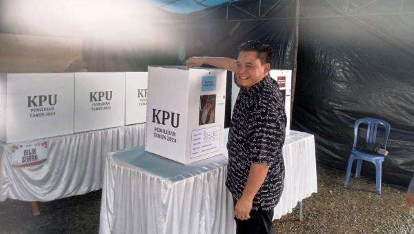 Nyoblos di TPS 08, Bong Ming Ming Sebut Jaraknya Jauh Nyoblos di TPS 08, Bong Ming Ming Sebut Jaraknya Jauh