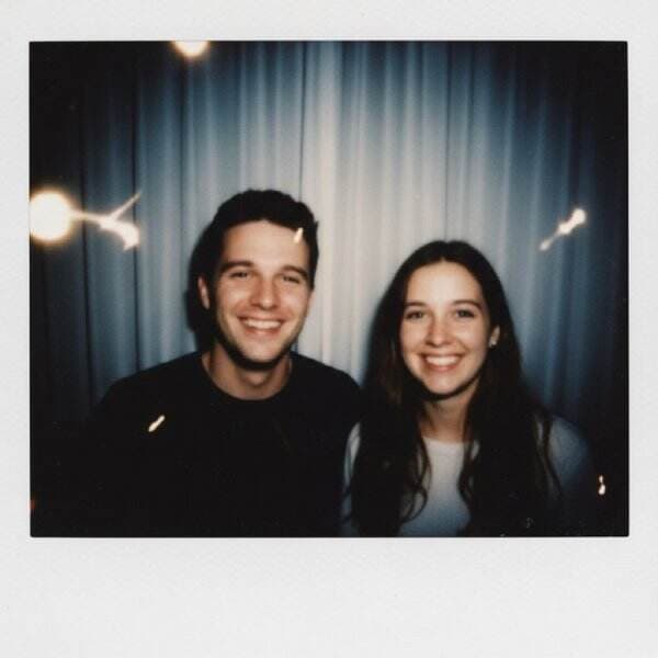 Prompt AI Gemini yang Lagi Viral: Foto Bareng Artis, Foto di Lift dan Polaroid Prompt AI Gemini yang Lagi Viral: Foto Bareng Artis, Foto di Lift dan Polaroid