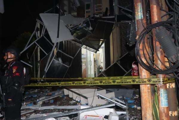 Puslabfor Polri Selidiki Penyebab Ledakan Dahsyat Gedung Nucleus Farmasi Puslabfor Polri Selidiki Penyebab Ledakan Dahsyat Gedung Nucleus Farmasi