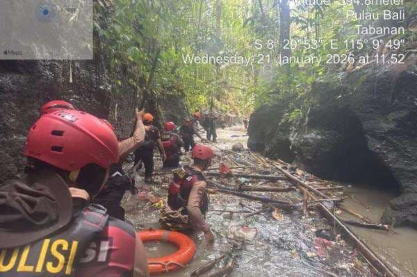Ibu dan Anak Hilang Terseret Banjir di Tabanan, Tim SAR Polda Bali Sisir Sungai Ibu dan Anak Hilang Terseret Banjir di Tabanan, Tim SAR Polda Bali Sisir Sungai