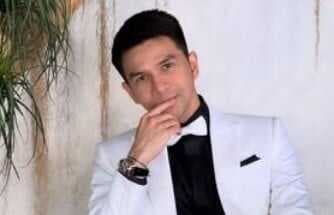 Jonathan Frizzy Bakal Gelar Acara Bahagia Usai Bebas dari Penjara, Nikahi Ririn Dwi Ariyanti? Jonathan Frizzy Bakal Gelar Acara Bahagia Usai Bebas dari Penjara, Nikahi Ririn Dwi Ariyanti?