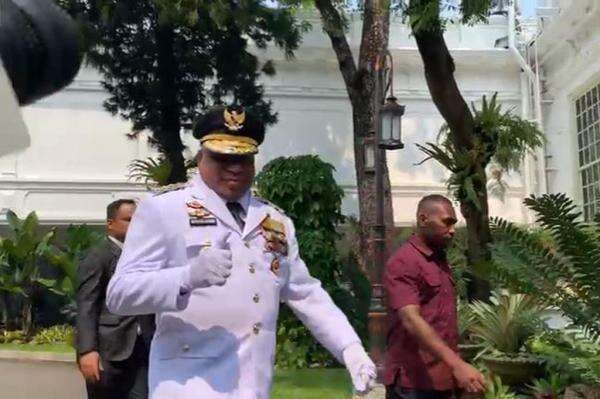 Mathius Fakhiri-Aryoko Rumaropen Hari Ini Dilantik Presiden Jadi Gubernur dan Wagub Papua Mathius Fakhiri-Aryoko Rumaropen Hari Ini Dilantik Presiden Jadi Gubernur dan Wagub Papua