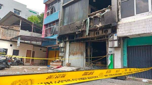 Usai Kebakaran Maut, Gedung Terra Drone Kemayoran Dipasangi Garis Polisi Usai Kebakaran Maut, Gedung Terra Drone Kemayoran Dipasangi Garis Polisi