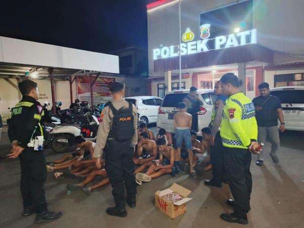 Polresta Pati Gagalkan Aksi Tawuran Gangster di Malam Hari Polresta Pati Gagalkan Aksi Tawuran Gangster di Malam Hari