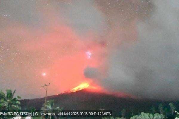 Hujan Kerikil dan Pasir Landa Flores usai Gunung Lewotobi Laki-Laki Meletus Dahsyat Hujan Kerikil dan Pasir Landa Flores usai Gunung Lewotobi Laki-Laki Meletus Dahsyat