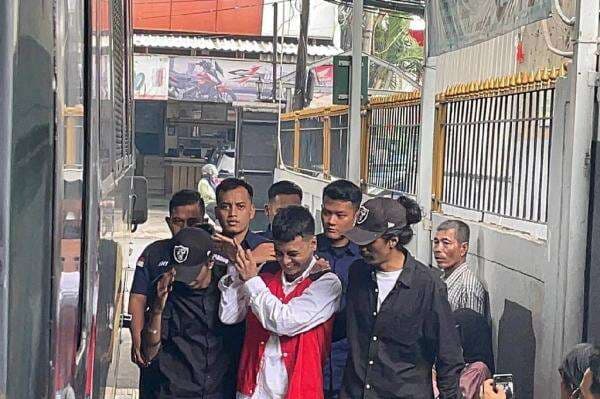 Vonis Diumumkan Hari Ini, Vadel Badjideh Pasrah: Serahkan ke Tuhan Vonis Diumumkan Hari Ini, Vadel Badjideh Pasrah: Serahkan ke Tuhan