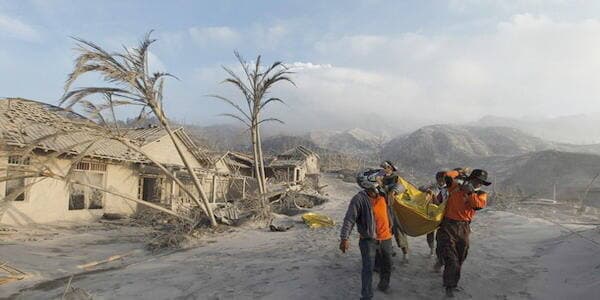 Peristiwa 26 Oktober: Gunung Merapi Meletus Tewaskan Mbah Maridjan Peristiwa 26 Oktober: Gunung Merapi Meletus Tewaskan Mbah Maridjan