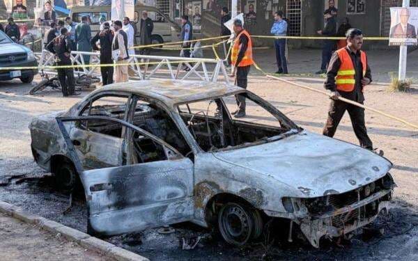 Diguncang Bom Bunuh Diri Tewaskan 12 Orang, Pakistan Tuduh India Diguncang Bom Bunuh Diri Tewaskan 12 Orang, Pakistan Tuduh India