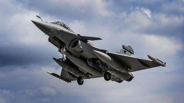3 Jet Tempur Rafale Prancis, 1 MiG-29 dan 1 SU-30 India Ditembak Jatuh Pakistan 3 Jet Tempur Rafale Prancis, 1 MiG-29 dan 1 SU-30 India Ditembak Jatuh Pakistan