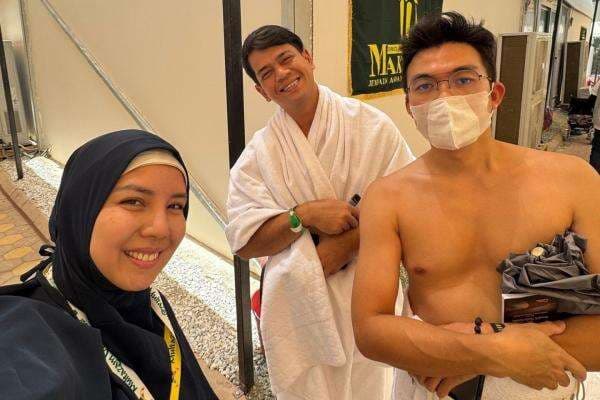 3 Potret Surya Insomnia Diam-diam Naik Haji Bareng Istri, Tanpa Sorotan Publik 3 Potret Surya Insomnia Diam-diam Naik Haji Bareng Istri, Tanpa Sorotan Publik
