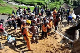 3 Tewas Tertimbun Tanah Longsor di Kabupaten Garut