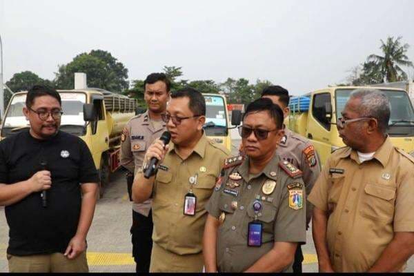 3 Truk Buang Limbah Tinja ke Drainase, DLH DKI Jakarta Ancam Cabut Izin Usaha Pemilik 3 Truk Buang Limbah Tinja ke Drainase, DLH DKI Jakarta Ancam Cabut Izin Usaha Pemilik