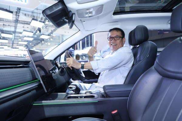 300 Pemilik Pertama Jaecoo J7 SHS Terima Kunci di GIIAS, SUV Canggih Seharga Rp499 Juta 300 Pemilik Pertama Jaecoo J7 SHS Terima Kunci di GIIAS, SUV Canggih Seharga Rp499 Juta