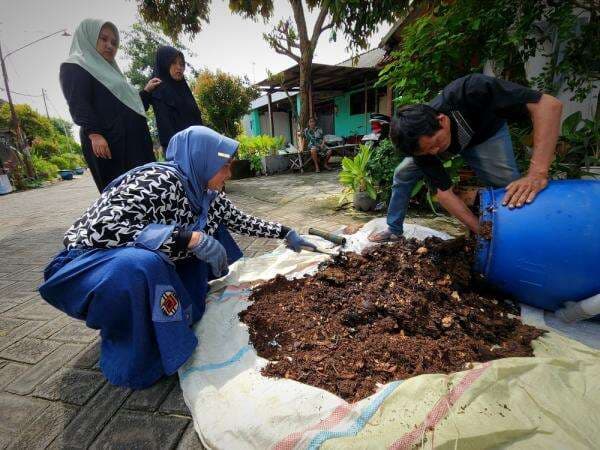 HPSN 2025: Dusun Mojoroto Wujudkan Zero Waste dengan Komposter Rumah Tangga HPSN 2025: Dusun Mojoroto Wujudkan Zero Waste dengan Komposter Rumah Tangga