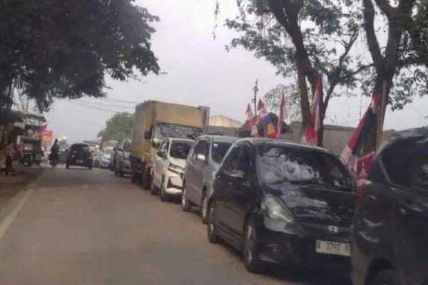 Macet Horor Jalur Wisata Pantai Carita, Kendaraan Antre Lebih dari 2 Jam Macet Horor Jalur Wisata Pantai Carita, Kendaraan Antre Lebih dari 2 Jam